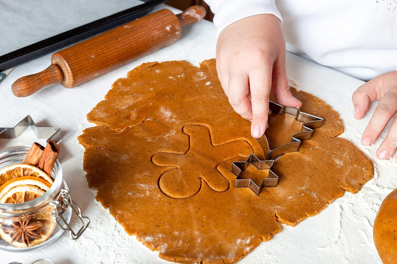 18 Pcs Christmas Cookie Cutter Set, Stainless Steel Metal Biscuit Molds, Xmas Holiday Dough and Cookie Cutter for Party Baking Gingerbread Santa Snowflake Cane Trees Snowman Stocking Reindeer Shape